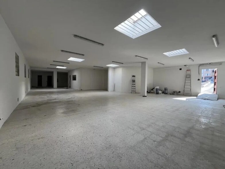 Industriel/Logistique dans Cagnes-sur-Mer à louer - Photo de l’immeuble – Image 2 sur 7