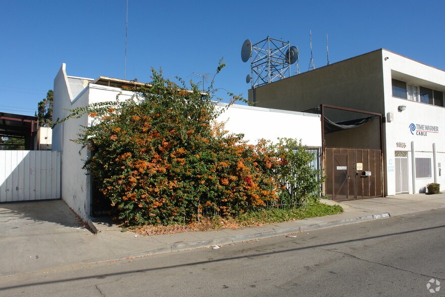 14203 Bessemer St, Van Nuys, CA à vendre - Photo de l’immeuble – Image 2 sur 2