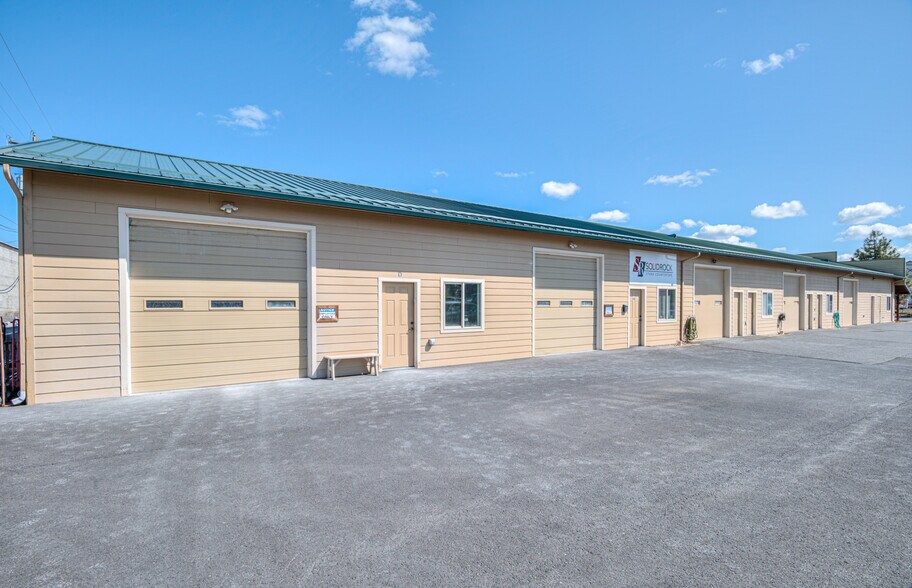723 N Curtis Ct, Sisters, OR à vendre - Photo de l’immeuble – Image 2 sur 36