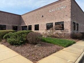 5100 Old Pineville Rd, Charlotte, NC à louer Photo de l’immeuble– Image 1 sur 12