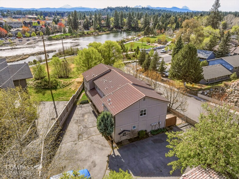 931 NW Carlon Ave, Bend, OR à vendre - Photo de l’immeuble – Image 2 sur 17