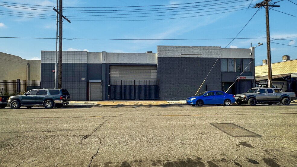 2080 Belgrave Ave, Huntington Park, CA à vendre - Photo de l’immeuble – Image 1 sur 16