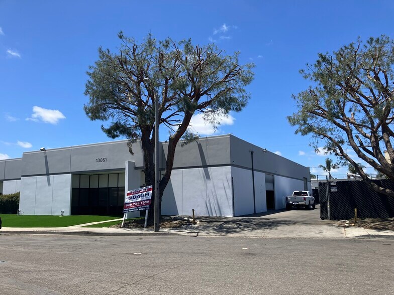 13861-13881 Seaboard Cir, Garden Grove, CA à louer - Photo de l’immeuble – Image 2 sur 15
