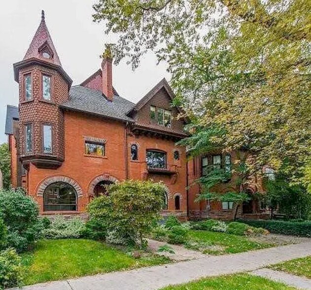 173-175 Madison Ave, Toronto, ON à vendre - Photo de l’immeuble – Image 3 sur 8
