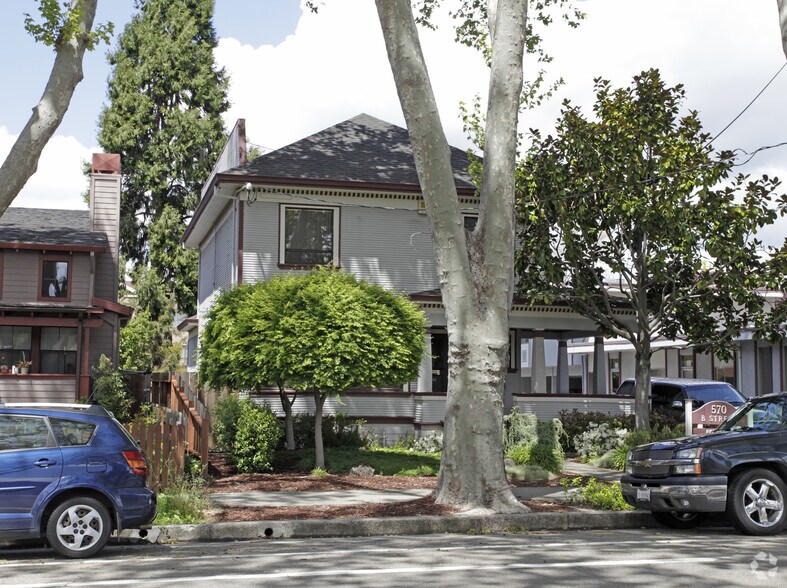 570 B St, Hayward, CA à vendre - Photo de l’immeuble – Image 2 sur 2
