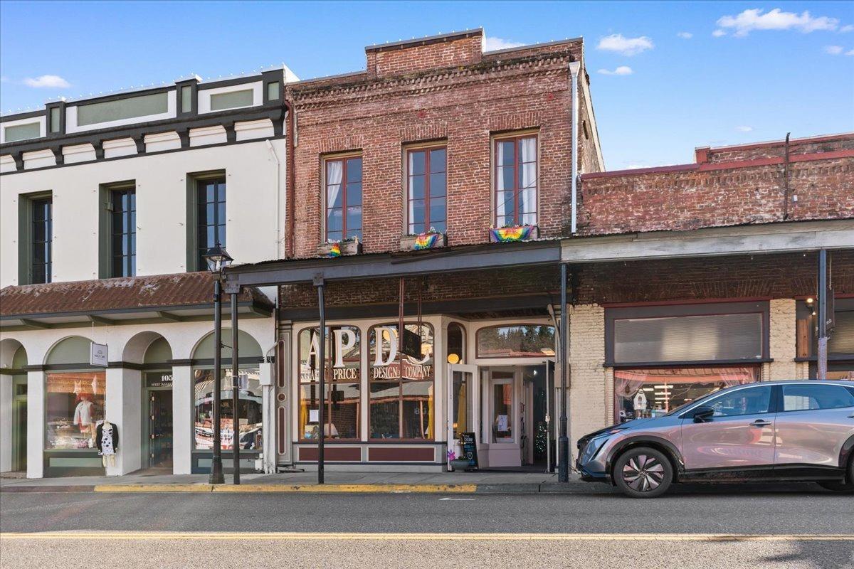 107 W Main St, Grass Valley, CA à vendre Photo de l’immeuble– Image 1 sur 36