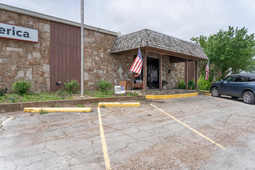 300 Lake Air dr, Waco, TX à vendre - Photo de l’immeuble – Image 1 sur 6
