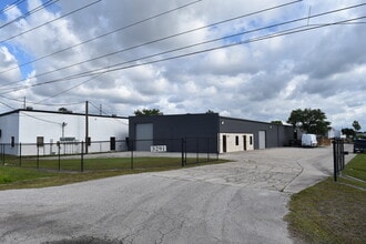 3291 118th Ave N, Saint Petersburg, FL à louer Photo de l’immeuble– Image 2 sur 9