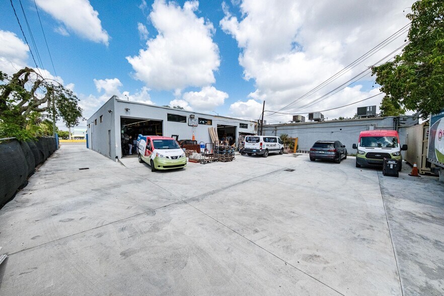 5140 S State Road 7, Fort Lauderdale, FL à louer - Photo de l’immeuble – Image 2 sur 16