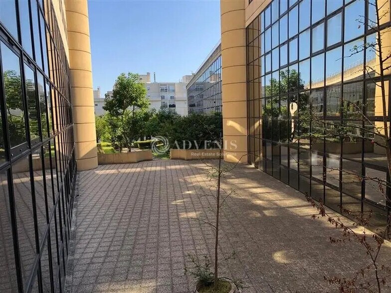 Bureau dans Lognes à louer - Photo de l’immeuble – Image 1 sur 12