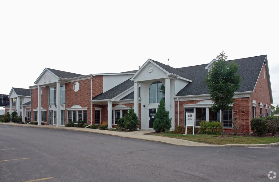 33 W Higgins Rd, South Barrington, IL à vendre - Photo de l’immeuble – Image 1 sur 3