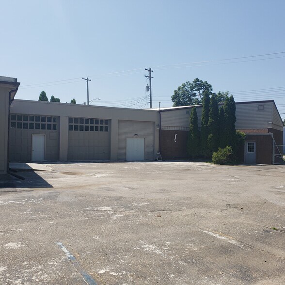 2000 Turner St, Lansing, MI à vendre - Photo de l’immeuble – Image 3 sur 33