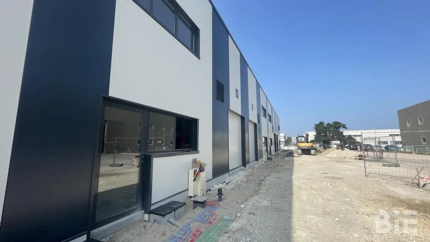 Local d'activités dans Blanquefort à vendre Photo de l’immeuble– Image 1 sur 8