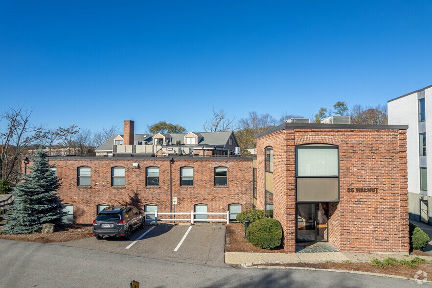 35 Walnut St, Wellesley, MA à louer - Photo de l’immeuble – Image 3 sur 6