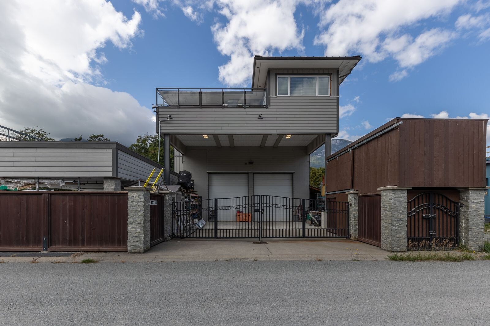 37738 3 Av, Squamish, BC à vendre Photo principale– Image 1 sur 19