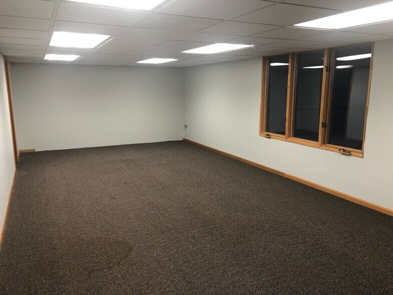 700 N Peace Rd, Dekalb, IL à vendre - Photo de l’immeuble – Image 3 sur 5