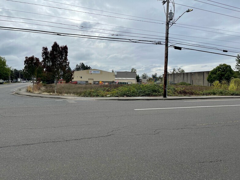 14235 SE 98th Ct, Clackamas, OR à vendre - Photo de l’immeuble – Image 3 sur 11