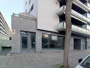 Bureau dans El Vendrell, Tarragona à louer Photo de la construction– Image 1 sur 8