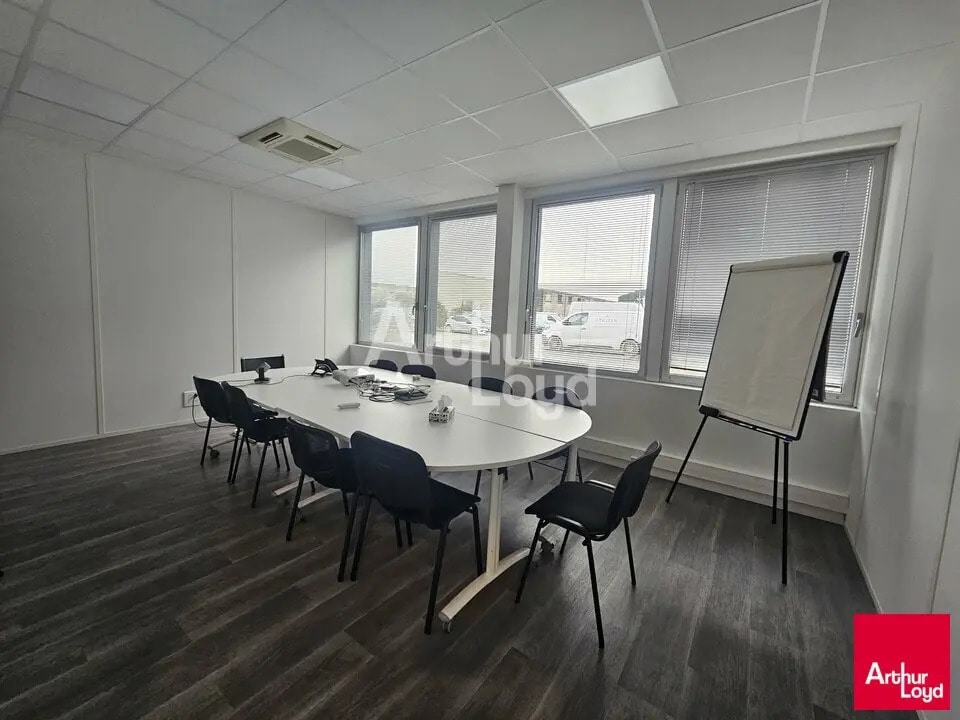 Bureau dans SAINT-BARTHELEMY-D'ANJOU à louer Photo intérieure– Image 1 sur 3