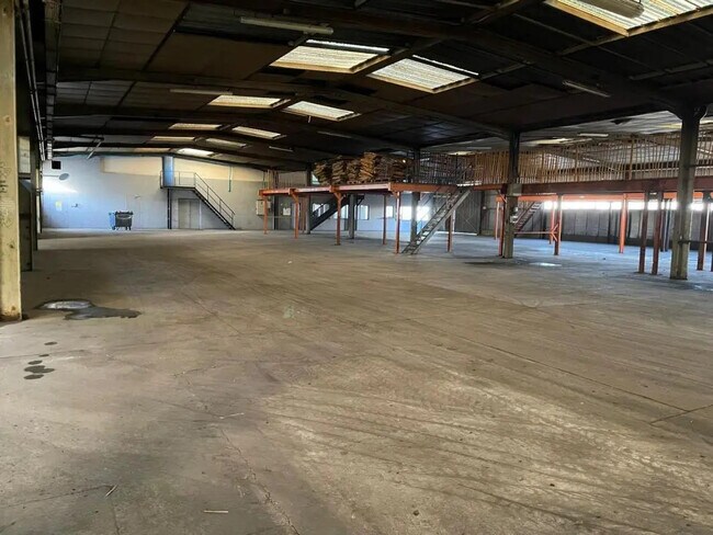 Plus de détails pour Bureau, Industriel/Logistique à louer