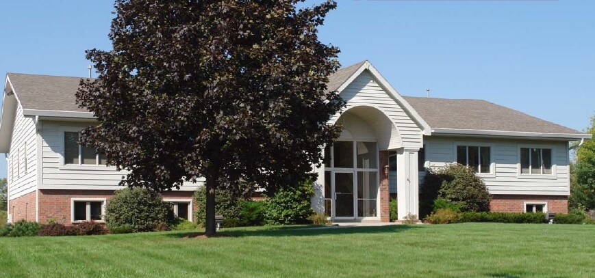 9910 W Layton Ave, Greenfield, WI à louer Photo principale– Image 1 sur 7