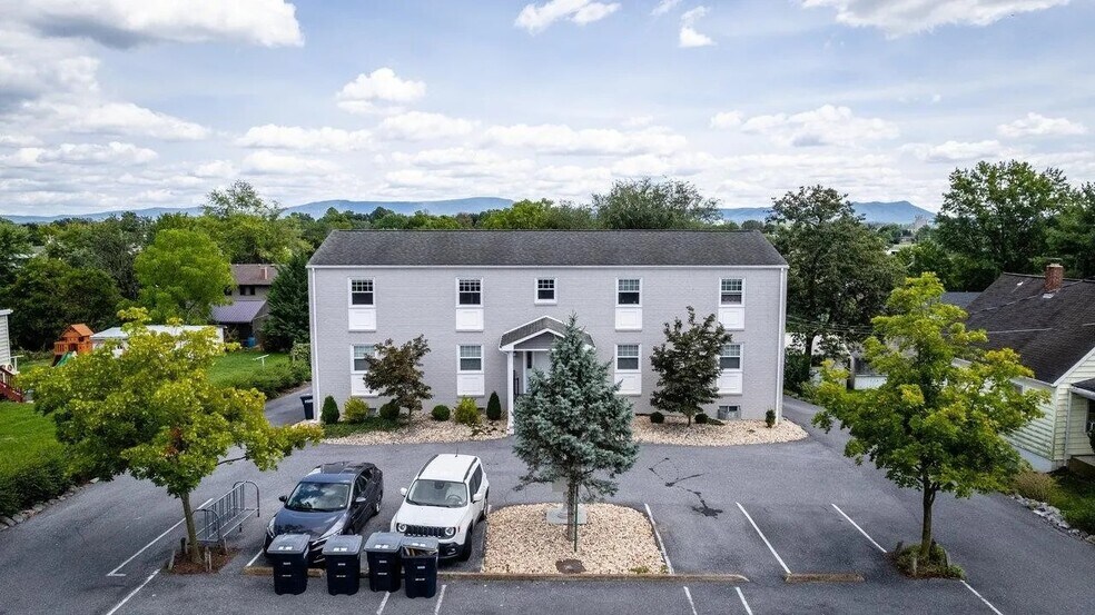 958 College Ave, Harrisonburg, VA à vendre - Photo de l’immeuble – Image 1 sur 20
