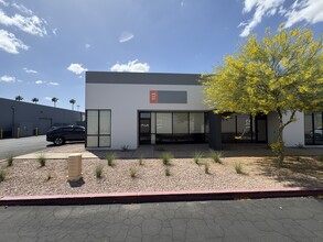 2450 W Broadway Rd, Mesa, AZ à louer Photo de l’immeuble– Image 2 sur 13