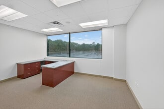 6 Technology Dr, Setauket, NY à louer Photo intérieure– Image 2 sur 22