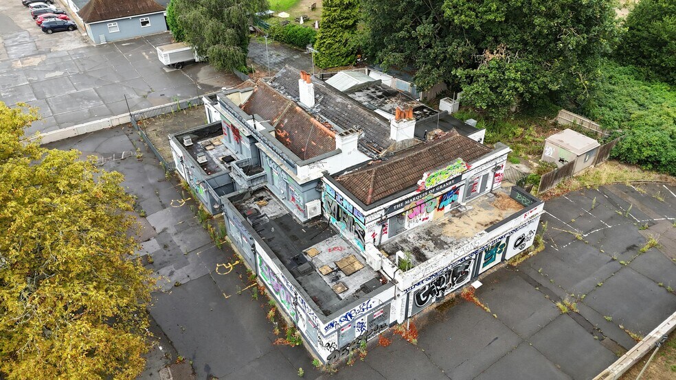 Portsmouth Rd, Esher à vendre - Photo de l’immeuble – Image 2 sur 13