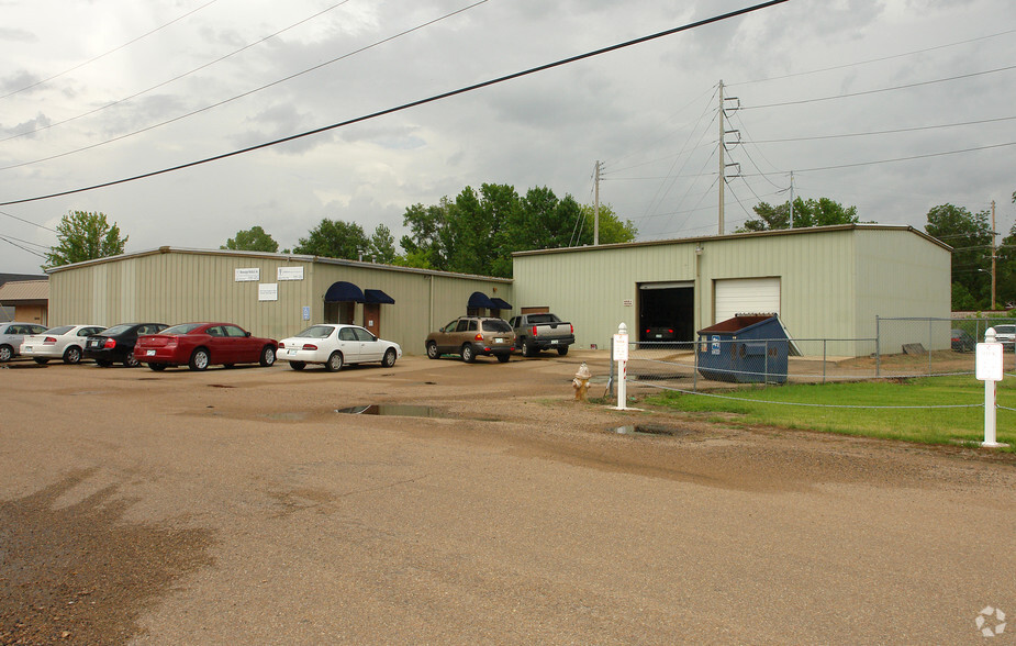 5836 N Commerce Plz, Jackson, MS à louer - Photo de l’immeuble – Image 1 sur 11