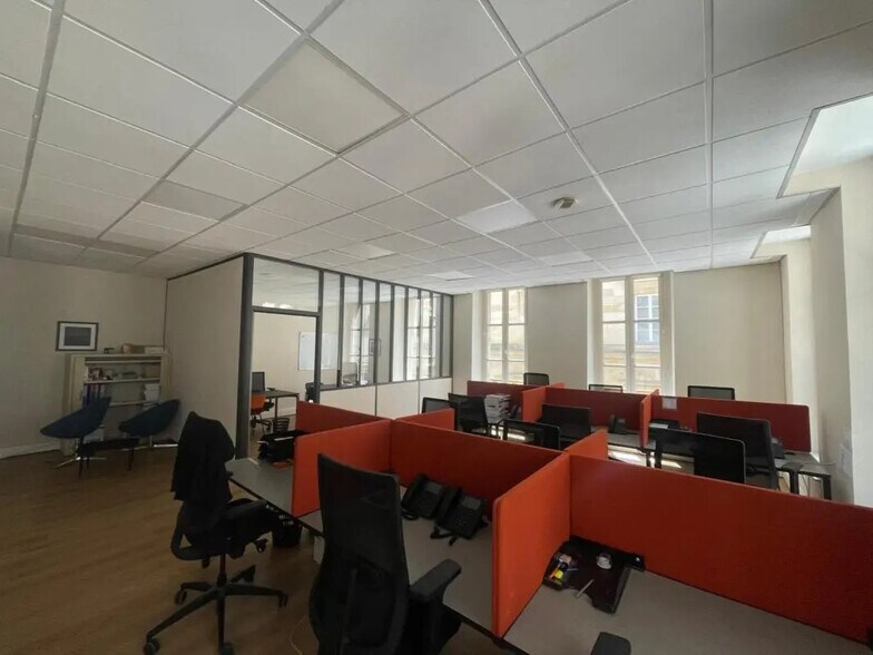 Bureau dans Bordeaux à louer - Photo de l’immeuble – Image 3 sur 11