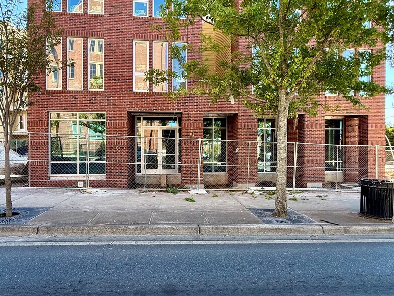 Gaines Street, Tallahassee, FL à louer - Photo de l’immeuble – Image 3 sur 11