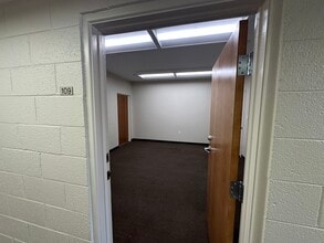 1818 Industrial Rd, Las Vegas, NV à louer Photo intérieure– Image 1 sur 2