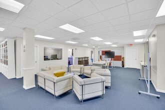 2058 14th Ave, Vero Beach, FL à louer Photo de l’immeuble– Image 2 sur 7