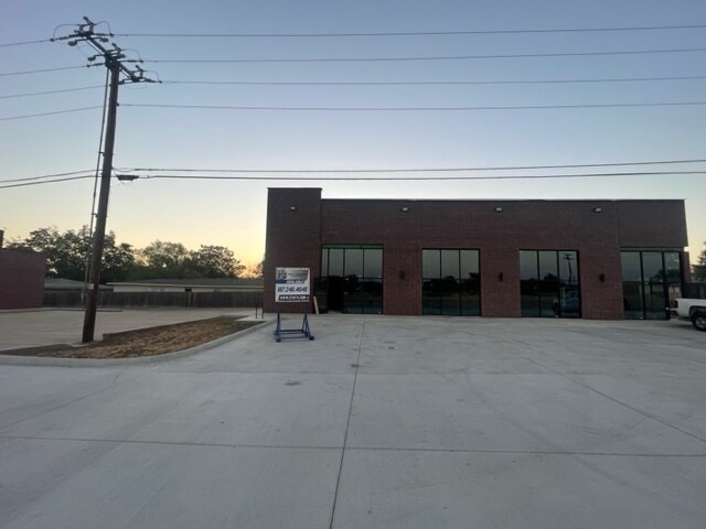 108 N Jim Wright Fwy, Fort Worth, TX à louer - Photo principale – Image 3 sur 11