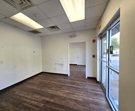 7540 103rd St, Jacksonville, FL à louer Photo intérieure– Image 2 sur 6