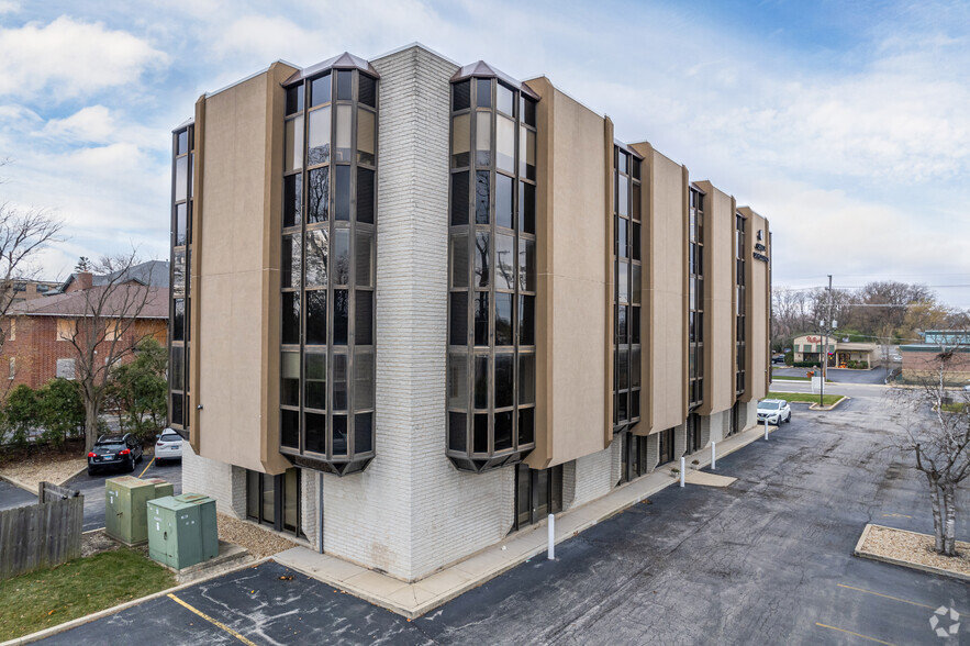 519 N Cass Ave, Westmont, IL à louer - Photo de l’immeuble – Image 1 sur 28