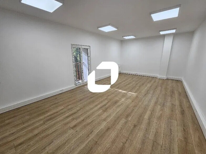 Bureau dans Villiers-le-Bâcle à louer - Photo de l’immeuble – Image 2 sur 2