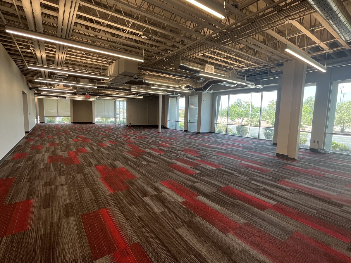 7373-7375 Peak Dr, Las Vegas, NV 89128 - Lot 170 -  - Photo intérieure - Image 1 of 3