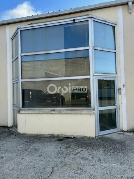 Local d’activités dans Reims à louer - Photo de l’immeuble – Image 1 sur 12