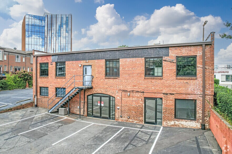1447 S Tryon St, Charlotte, NC à louer - Photo de l’immeuble – Image 3 sur 36