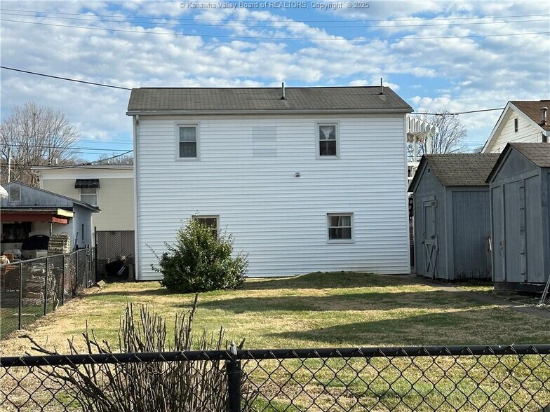 126 6th Ave, South Charleston, WV à vendre - Photo de l’immeuble – Image 3 sur 14