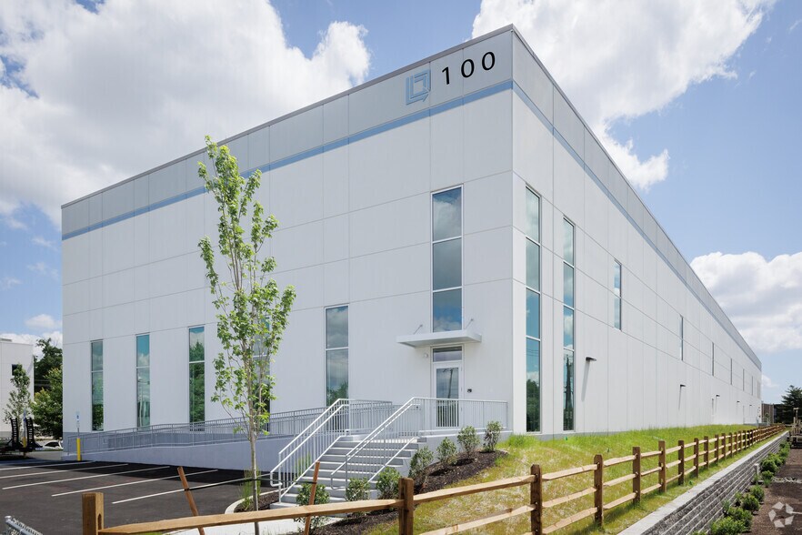 100 Anderson Ave, Moonachie, NJ à louer - Photo de l’immeuble – Image 1 sur 6