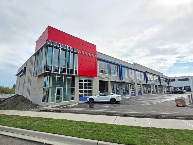 17220 56 Av, Surrey, BC à louer - Photo de l’immeuble – Image 1 sur 2