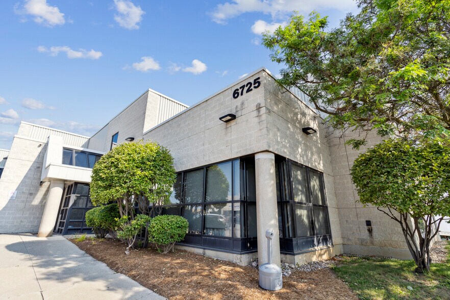 6725 Millcreek Dr, Mississauga, ON à louer - Photo de l’immeuble – Image 2 sur 3