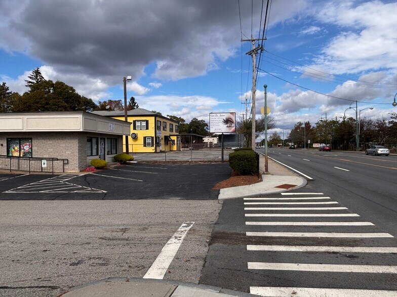 1923 Post Rd, Warwick, RI à vendre - Photo de l’immeuble – Image 2 sur 26