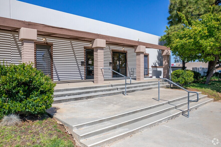 5038-5046 Ruffner St, San Diego, CA à louer - Photo de l’immeuble – Image 2 sur 4
