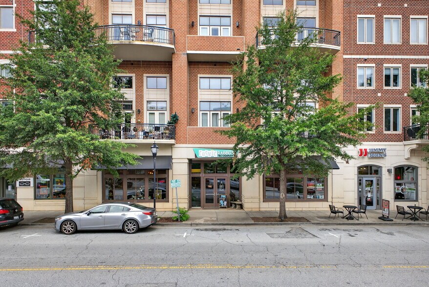 121-131 E McBee Ave, Greenville, SC à louer - Photo de l’immeuble – Image 1 sur 5