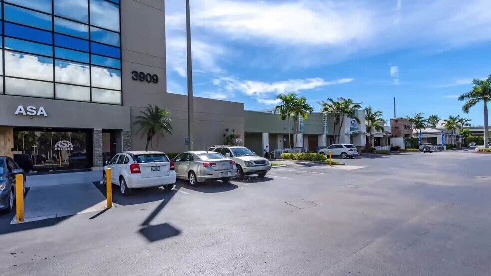 3909 NE 163rd St, North Miami Beach, FL à louer - Vidéo sur l’annonce professionnelle – Image 2 sur 3