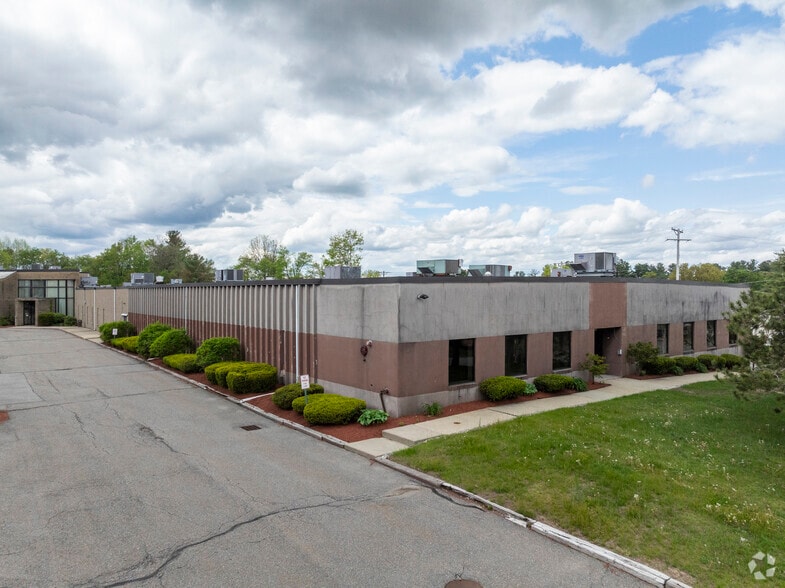 7 Stuart Rd, Chelmsford, MA à louer - Photo principale – Image 1 sur 5